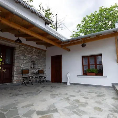Lani بيت ضيافة Gjirokastër