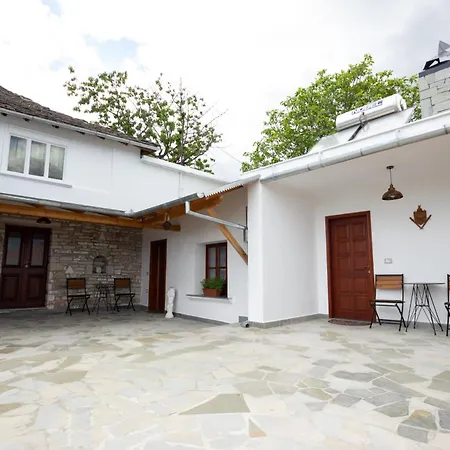 Lani بيت ضيافة Gjirokastër